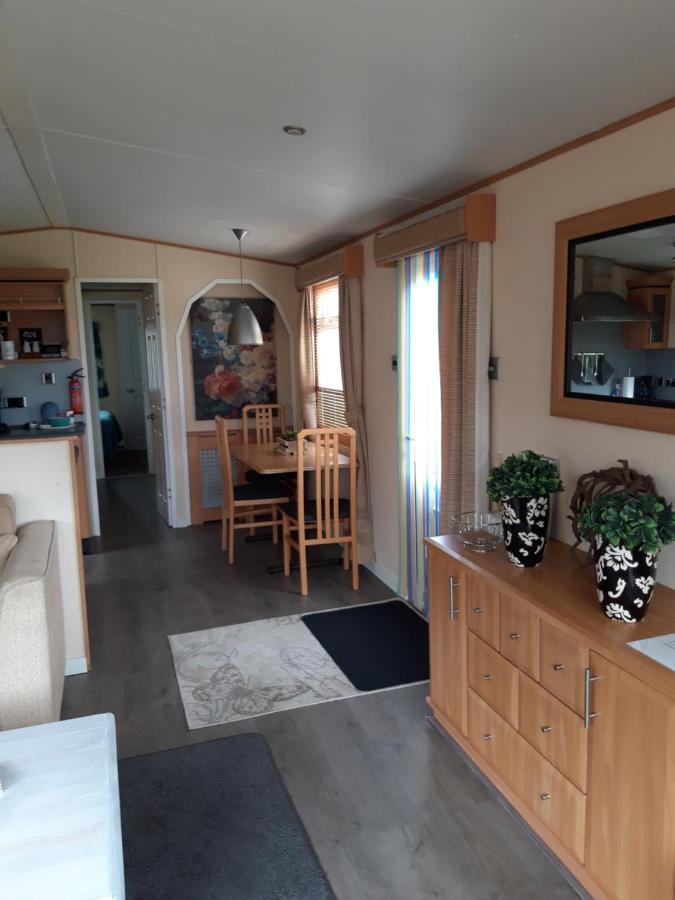 Locatie Het Knooppunt Engelse Chalet Nuis Exteriér fotografie
